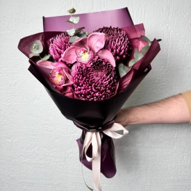 Букет из хризантем Бигуди и Орхидей